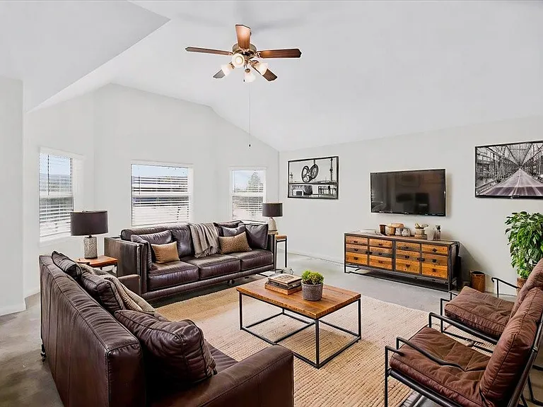 13814 Russell Ct — Photo 28