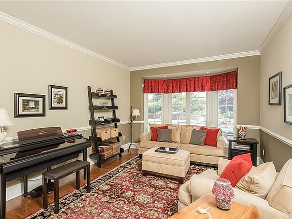 5th image of 14 Persimmon Dr