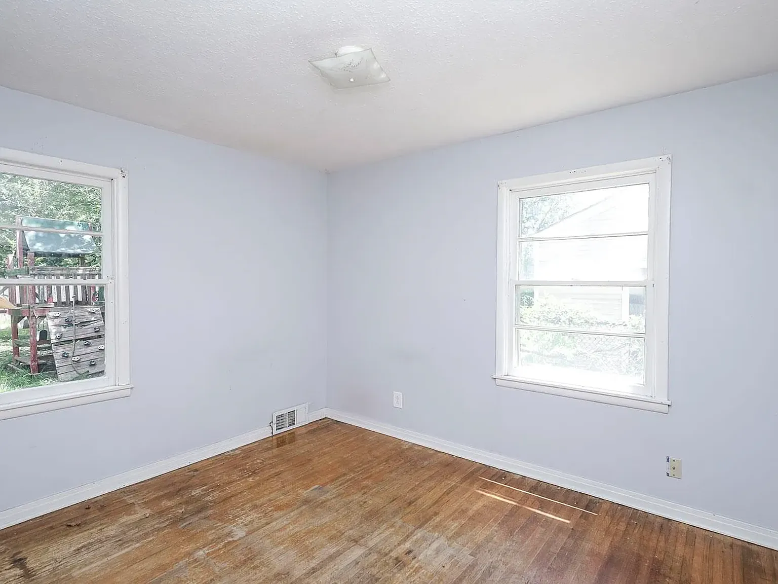 2620 North Poplar St - 1 — Photo 3