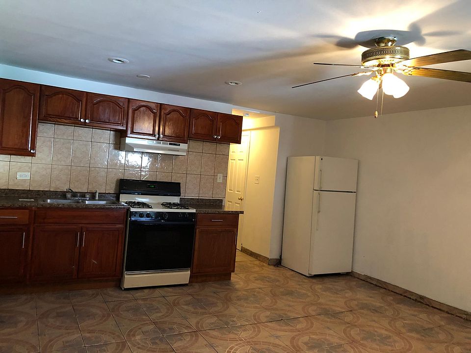 LivingRoom-Kitchen