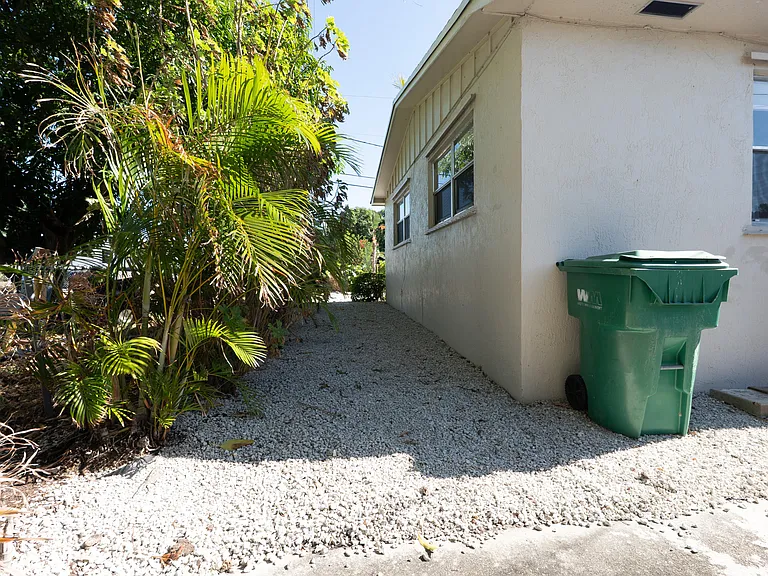 2401 Avenue Q — Photo 16