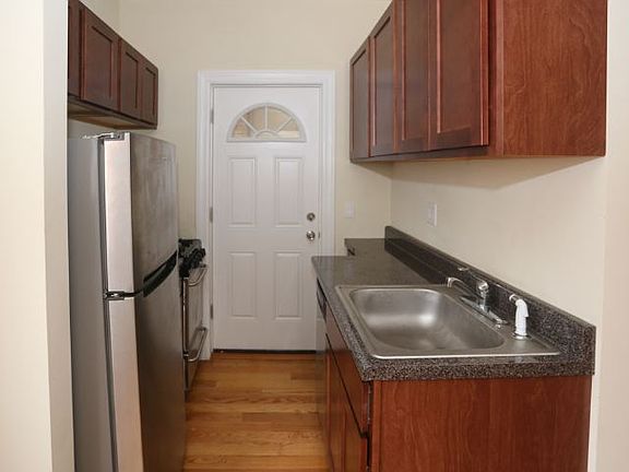 2nd image of 3724 N Pine Grove Ave APT 1S
