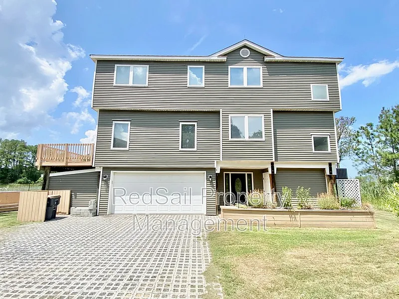 4 bed, 2.0 bath, 2455 sqft, $3,195 — Photo 2