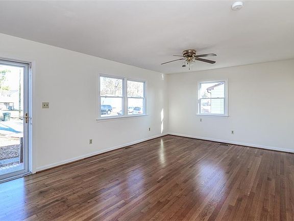 4th image of 102 Eastlawn Dr
