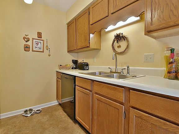 4th image of 3926 Valley Creek Way