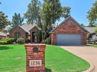 1236 Three Oaks Cir, Midwest City, OK 73130
