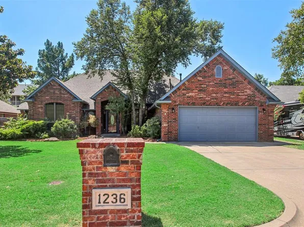 1236 Three Oaks Cir, Midwest City, OK 73130