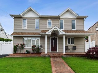 2457 Freeport St, Wantagh, NY 11793