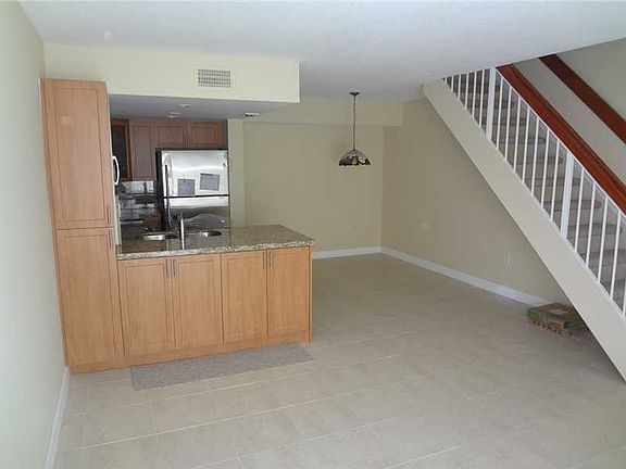 5th image of 510 NW 86th Pl APT 203