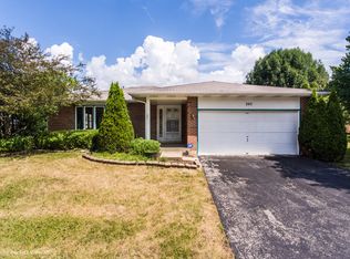 345 Chippewa Ln, West Chicago, IL