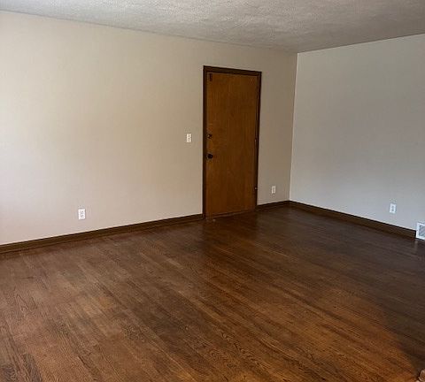 4th image of 2510 Holmes St