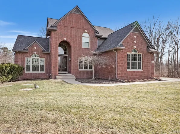 25586 Johns Rd, South Lyon, MI 48178