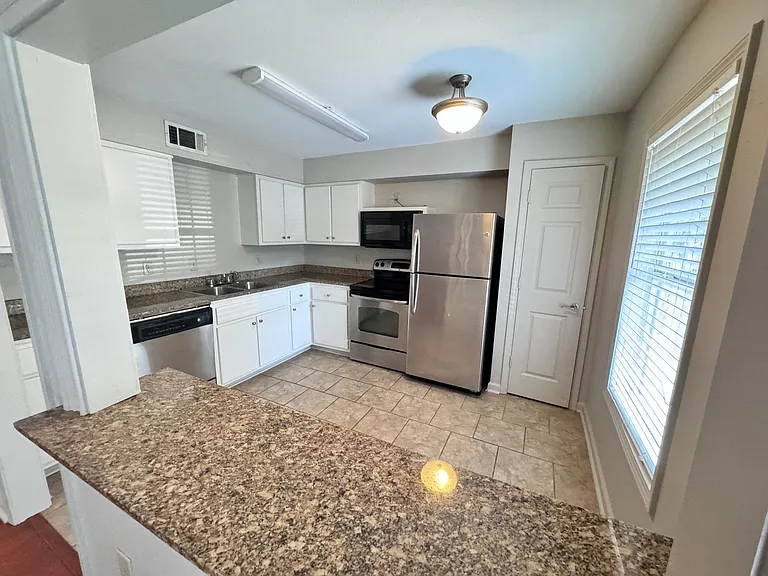 1100 Park Ln #1006 — Photo 4