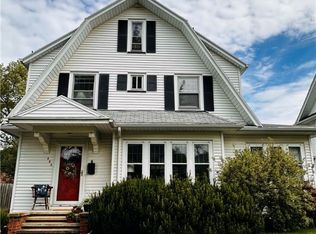 446 Hurstbourne Rd, Rochester, NY 14609