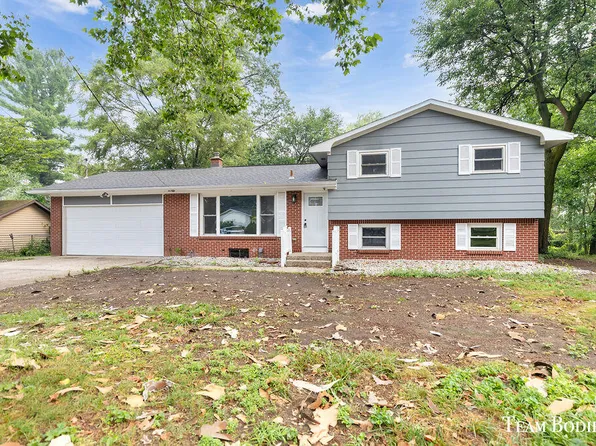 1479 Brookwood Ct SE, Kentwood, MI 49508