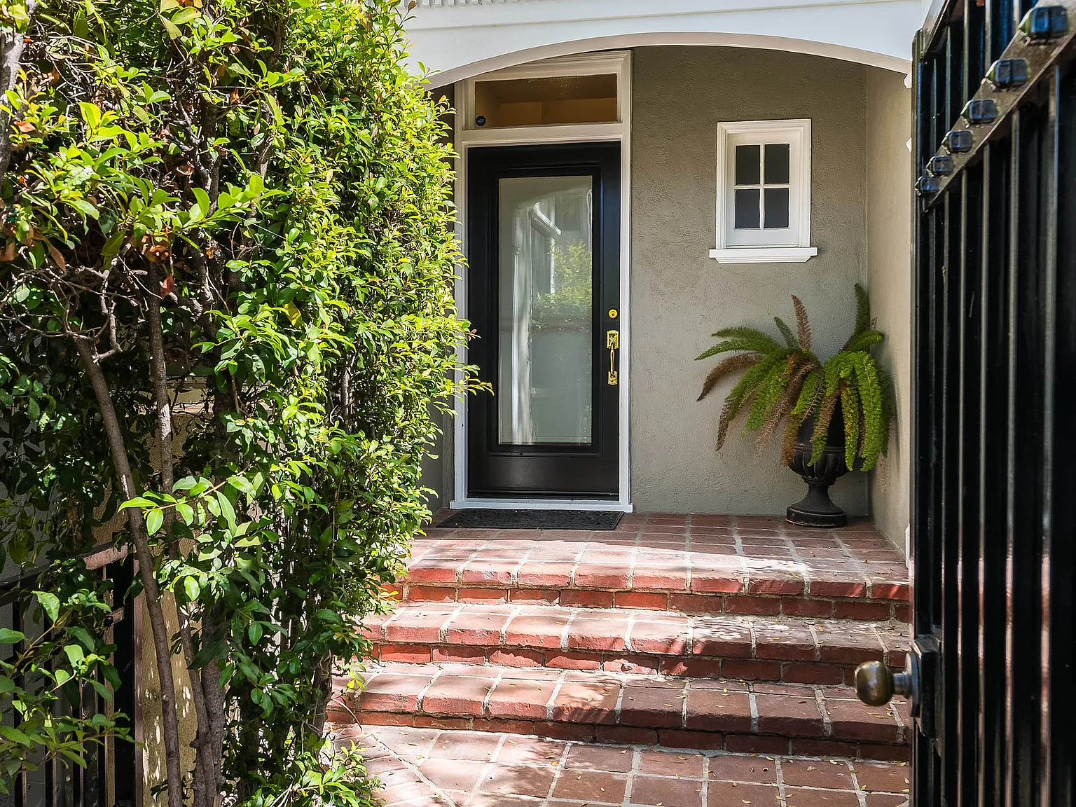 3 bed, 2.5 bath, 2700 sqft, $6,995 — Photo 3