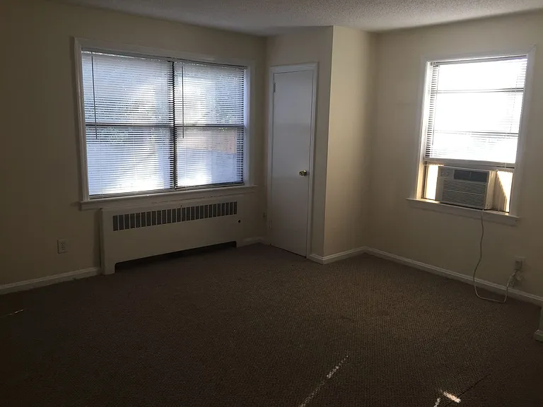824 Redgate Ave — Photo 2