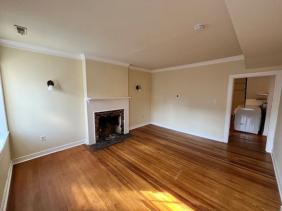 4th image of 610 Caroline St #A