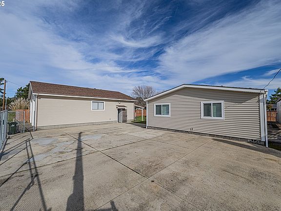 3rd image of 150 N 11th St