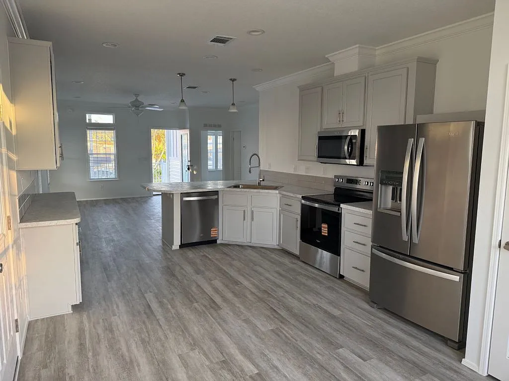 2 bed, 2.0 bath, 1251 sqft, $1,599 — Photo 2