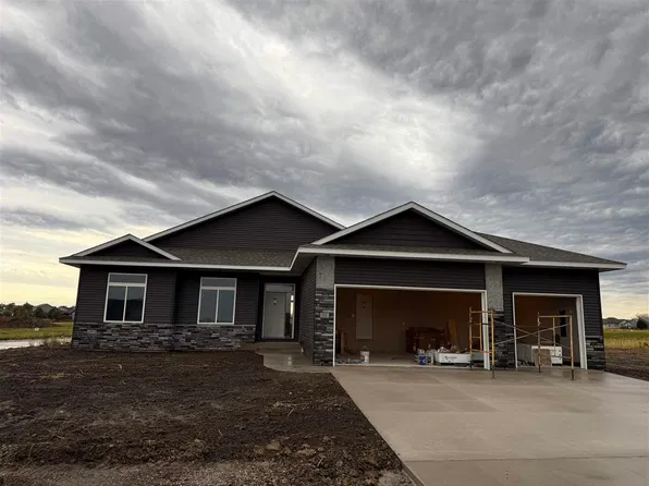 15 N Seven Oaks Rd, Northliberty, IA 52317