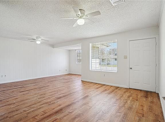 2nd image of 1504 Redwood Dr