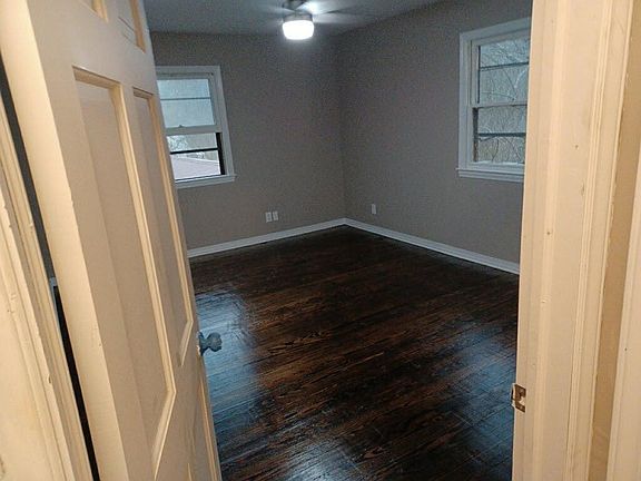 5th image of 549 Garrett Rd