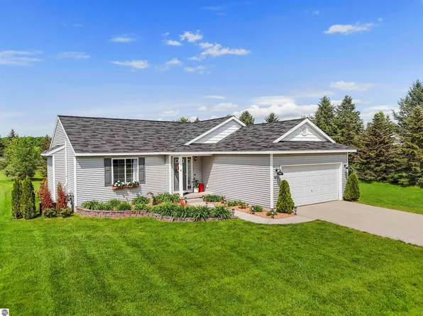 672 Strohm Rd, Traverse City, MI 49696