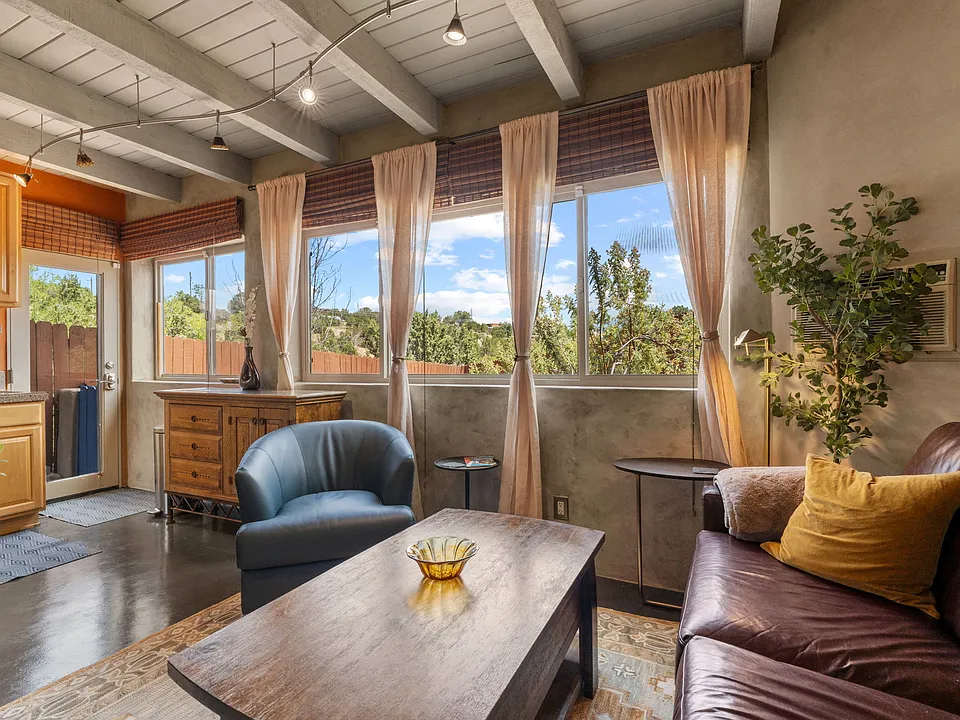 2132 Ridgeview Cir