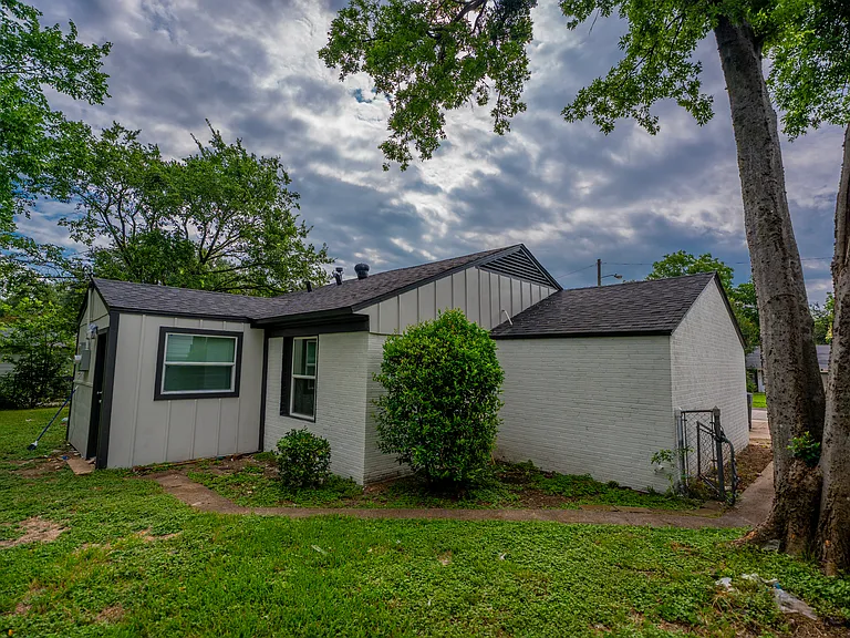 2465 Garapan Dr — Photo 4