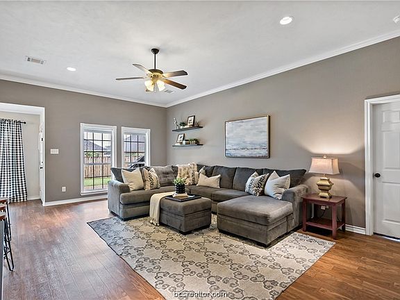 5th image of 1006 Emerald Dove Ave
