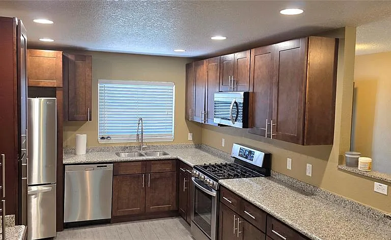 4743 Larchmont Ct — Photo 10