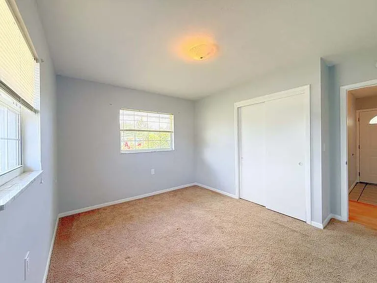213 6th Ave SW — Photo 33
