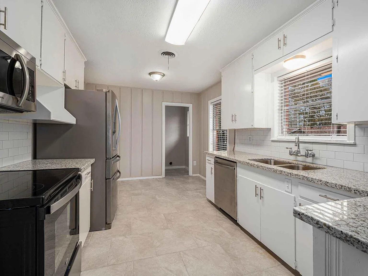 3 bed, 1348 sqft, $1,850 — Photo 2