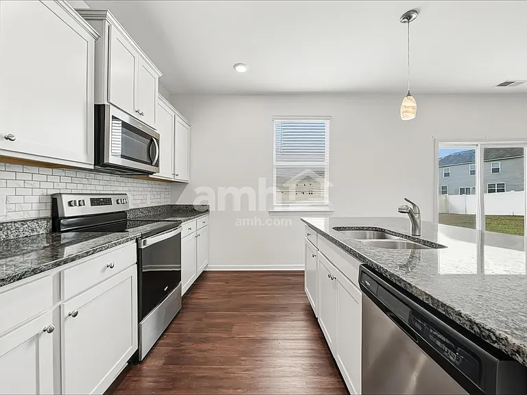 203 Bushwood Dr — Photo 4
