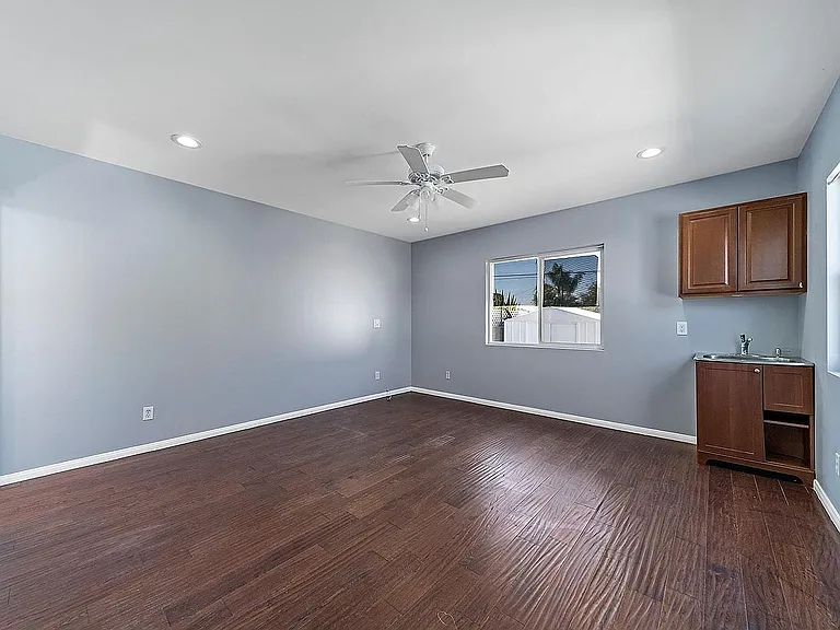 15517 Thornlake Ave — Photo 13