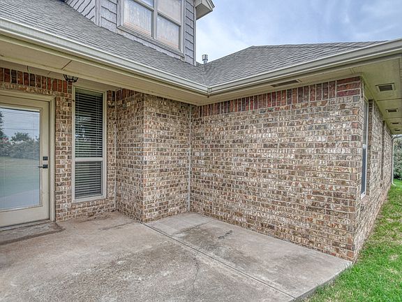 5th image of 16417 Old Oak Dr