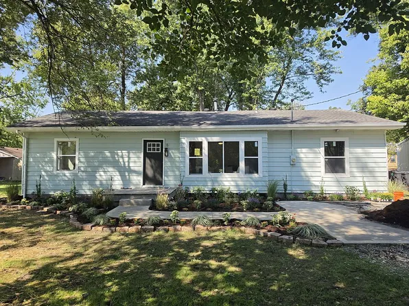 301 Edgewood Dr, Belleville, IL 62223