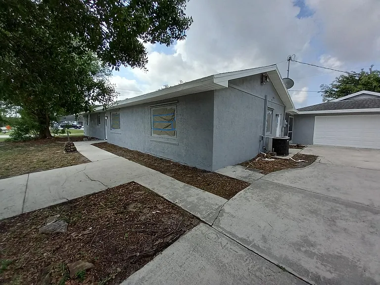 1862 SW Burlington St — Photo 6