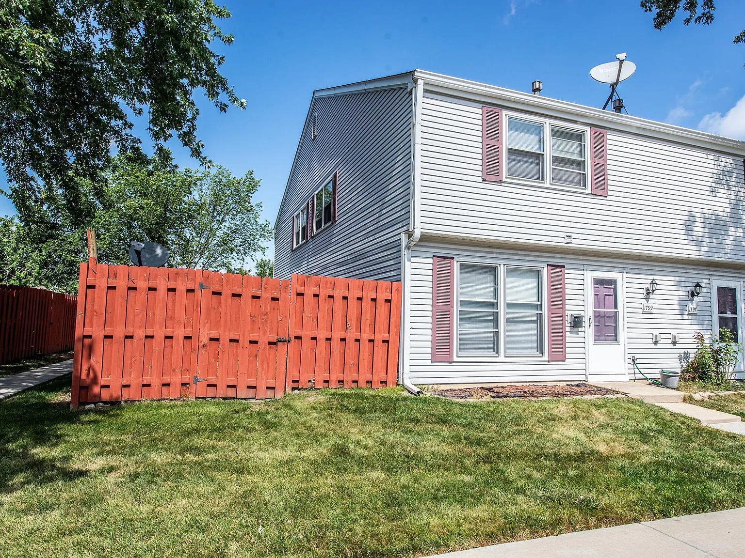 2 bed, 1100 sqft, $1,850 — Photo 1