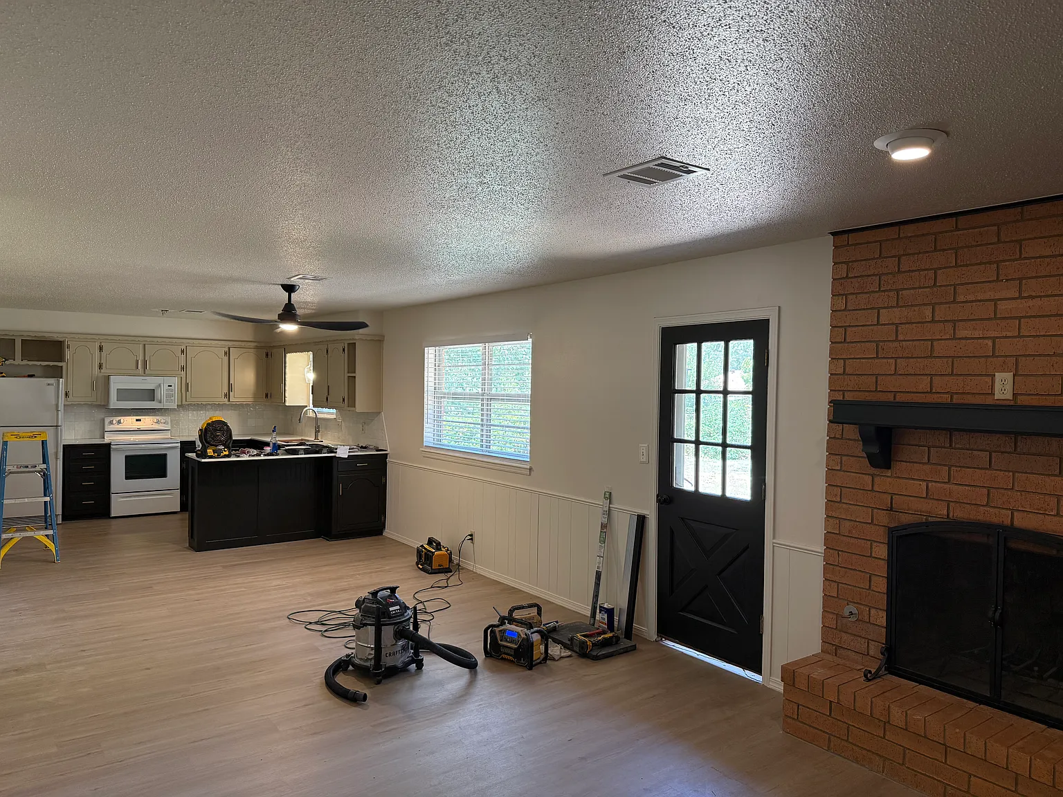 3 bed, 1470 sqft, $1,545 — Photo 4