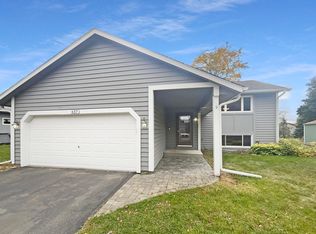 657 Concord Dr, Chaska, MN 55318