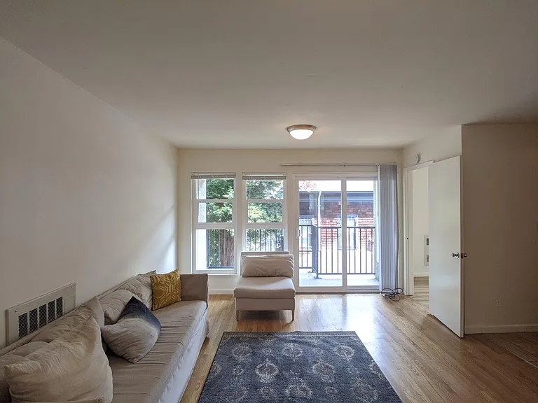 Vanguard Apartments — Photo 26