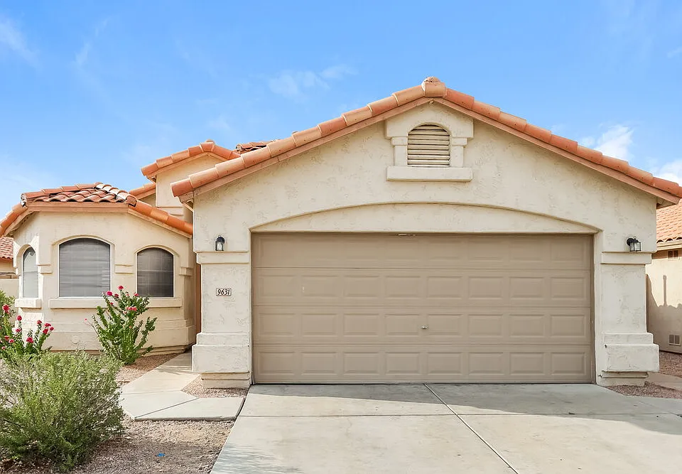 9631 W Clara Ln