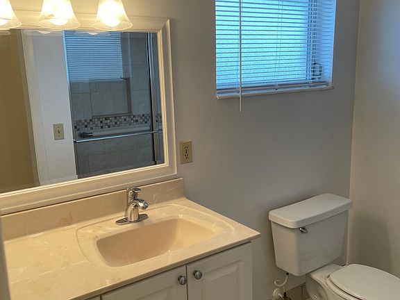 3rd image of 2727 Dudley Dr W APT I