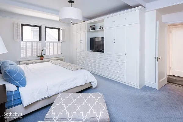 Sold by Sotheby's International Realty | media 6