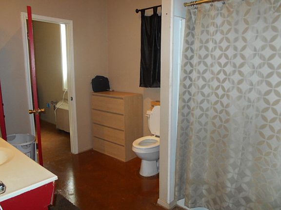 2nd image of 3638 N Cypress Ave