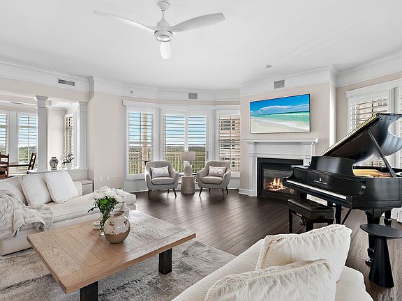 5th image of 404 Kelly Plantation Dr Unit 1008