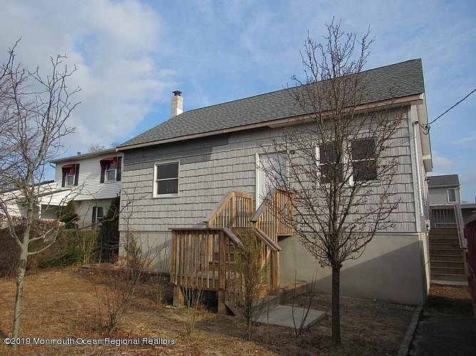 1st image of 15 Holly Creek Ln