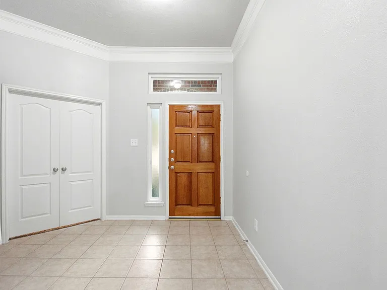 31710 Midlake Park — Photo 5